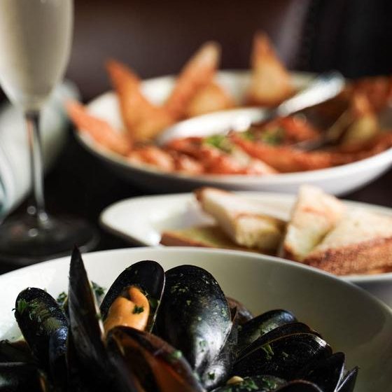 Steamed mussels at E&O Pub